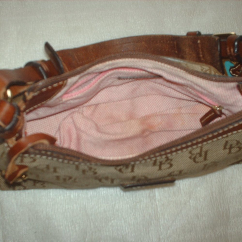 Lovely Dooney & Bourke purse - Picture 7 of 13